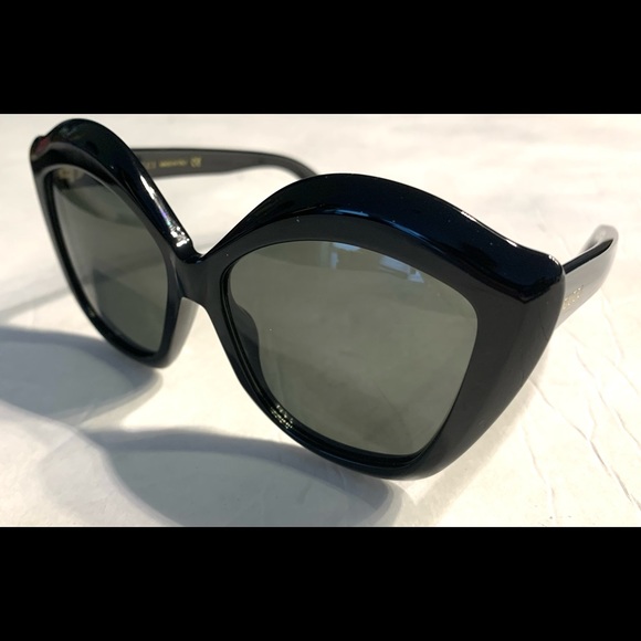 Gucci sunglasses large black frame black lenses green velvet case green pouch - Picture 8 of 12